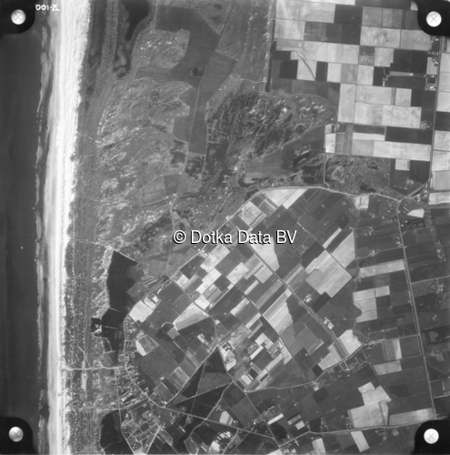 Luchtfoto De Koog (1958) uit de collectie Kadaster Luchtfoto's en Kaarten