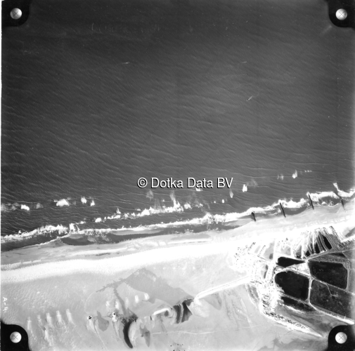 Luchtfoto Vlieland (1958) uit de collectie Kadaster Luchtfoto's en Kaarten