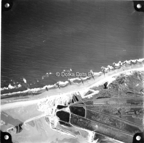 Luchtfoto Vlieland (1958) uit de collectie Kadaster Luchtfoto's en Kaarten
