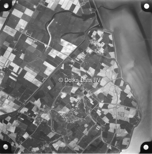 Luchtfoto Oosterend Nh (1958) uit de collectie Kadaster Luchtfoto's en Kaarten