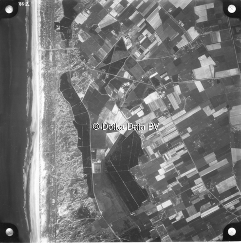 Luchtfoto De Koog (1958) uit de collectie Kadaster Luchtfoto's en Kaarten