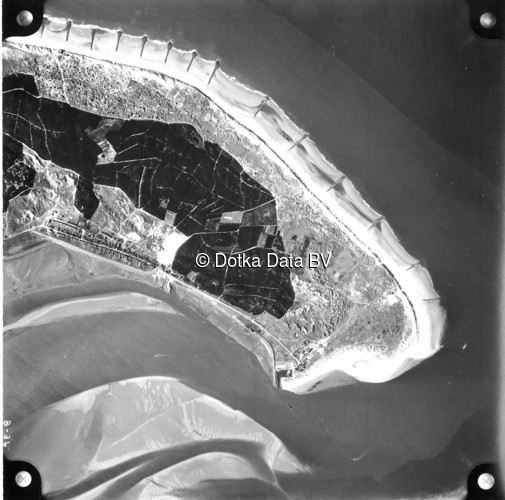 Luchtfoto Vlieland (1958) uit de collectie Kadaster Luchtfoto's en Kaarten