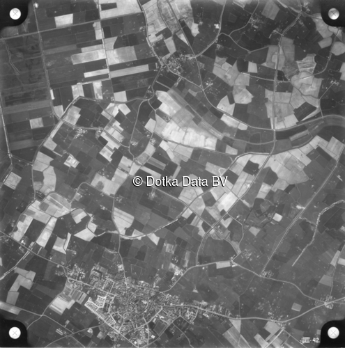 Luchtfoto Den Burg (1958) uit de collectie Kadaster Luchtfoto's en Kaarten