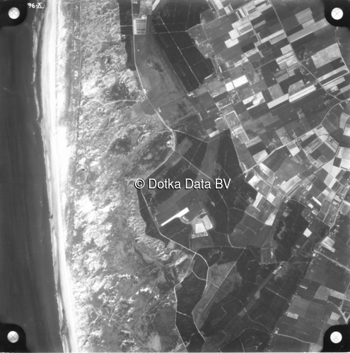 Luchtfoto De Koog (1958) uit de collectie Kadaster Luchtfoto's en Kaarten