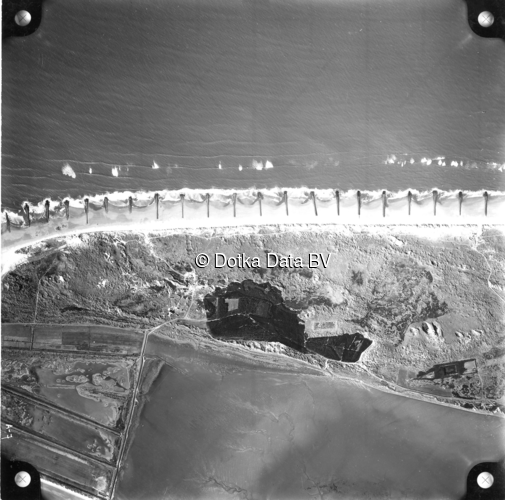 Luchtfoto Vlieland (1958) uit de collectie Kadaster Luchtfoto's en Kaarten