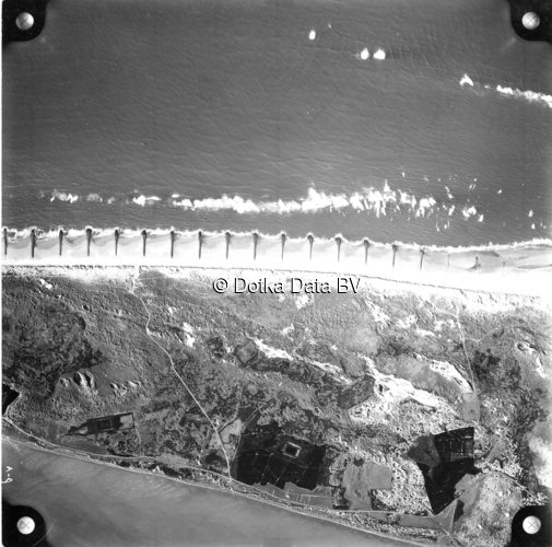 Luchtfoto Vlieland (1958) uit de collectie Kadaster Luchtfoto's en Kaarten