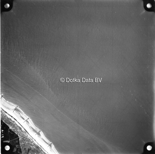Luchtfoto Vlieland (1958) uit de collectie Kadaster Luchtfoto's en Kaarten