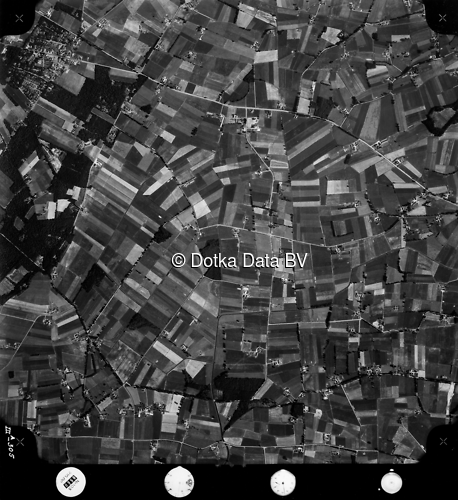 Luchtfoto Laren (1973) uit de collectie Kadaster Luchtfoto's en Kaarten