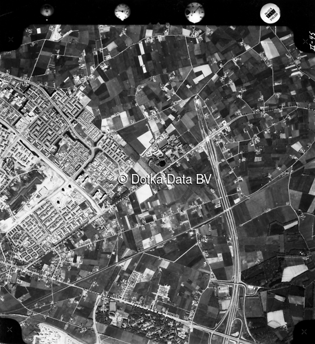 Luchtfoto Apeldoorn (1973) uit de collectie Kadaster Luchtfoto's en Kaarten