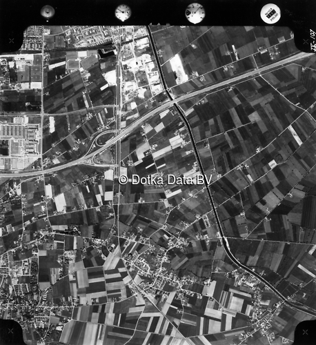 Luchtfoto Lieren (1973) uit de collectie Kadaster Luchtfoto's en Kaarten