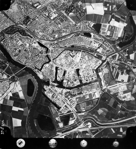 Luchtfoto Deventer (1973) uit de collectie Kadaster Luchtfoto's en Kaarten
