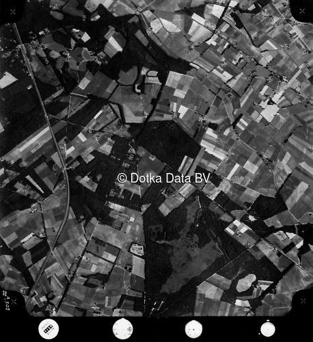 Luchtfoto Harfsen (1973) uit de collectie Kadaster Luchtfoto's en Kaarten