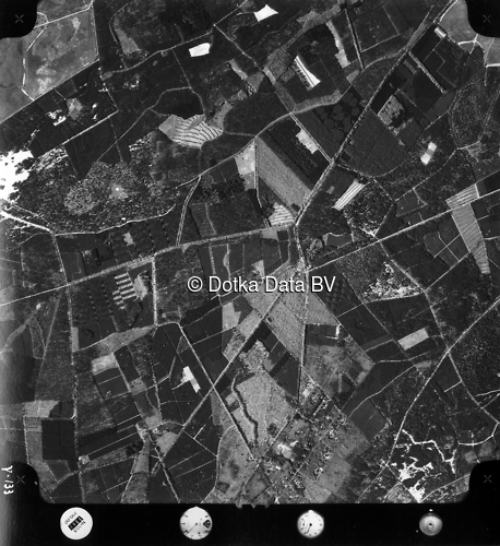 Luchtfoto Hoenderloo (1973) uit de collectie Kadaster Luchtfoto's en Kaarten