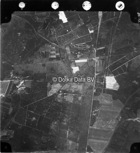 Luchtfoto Hoenderloo (1973) uit de collectie Kadaster Luchtfoto's en Kaarten