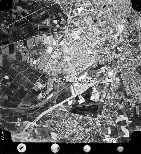 Luchtfoto Apeldoorn (1973) uit de collectie Kadaster Luchtfoto's en Kaarten