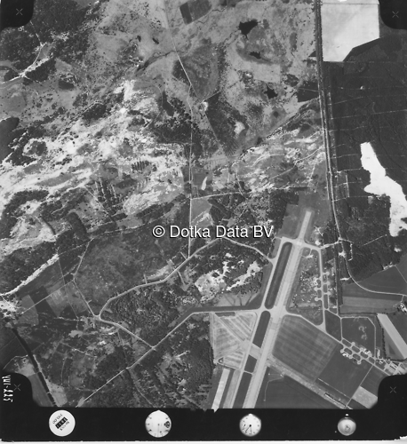 Luchtfoto Deelen (1973) uit de collectie Kadaster Luchtfoto's en Kaarten