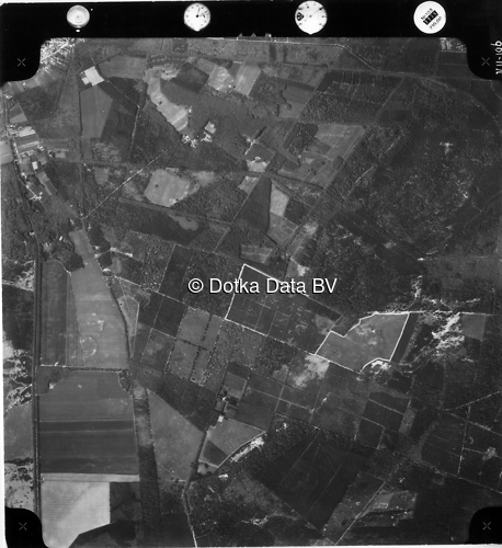 Luchtfoto Deelen (1973) uit de collectie Kadaster Luchtfoto's en Kaarten