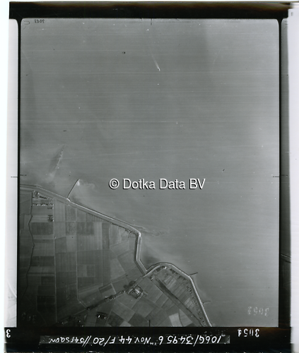 Luchtfoto Delfzijl (1944) uit de collectie Kadaster WOII Luchtfoto's