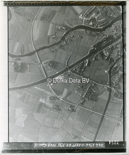 Luchtfoto Farmsum (1944) uit de collectie Kadaster WOII Luchtfoto's