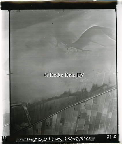 Luchtfoto Eemshaven (1944) uit de collectie Kadaster WOII Luchtfoto's