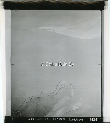 Luchtfoto Delfzijl (1944) uit de collectie Kadaster WOII Luchtfoto's
