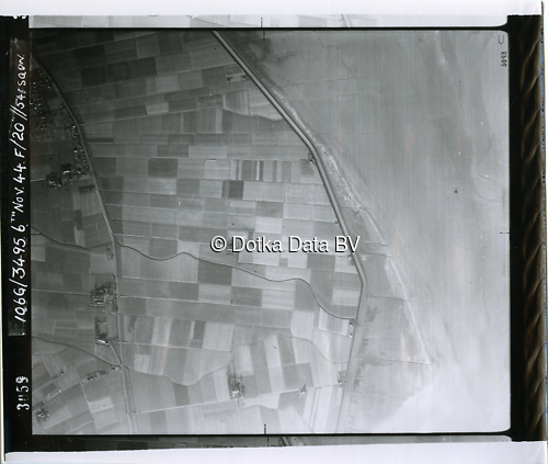 Luchtfoto Eemshaven (1944) uit de collectie Kadaster WOII Luchtfoto's