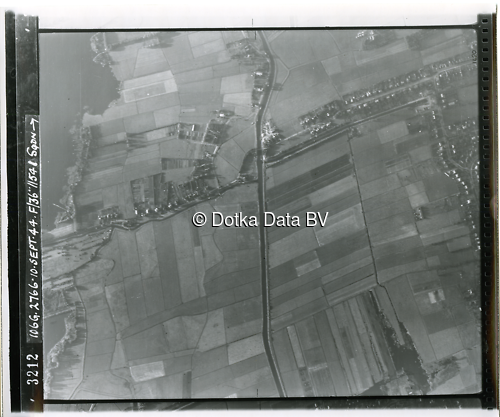 Luchtfoto Haren Gn (1944) uit de collectie Kadaster WOII Luchtfoto's