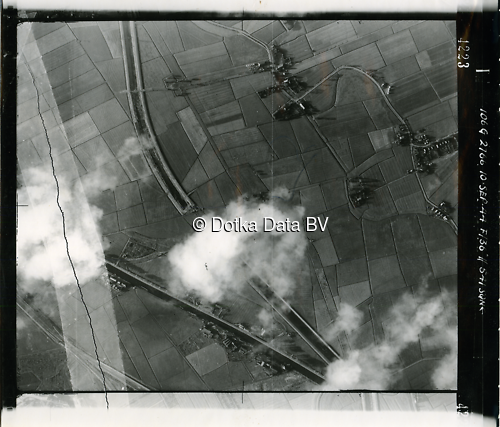 Luchtfoto Groningen (1944) uit de collectie Kadaster WOII Luchtfoto's