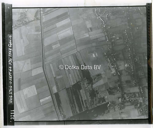 Luchtfoto Haren Gn (1944) uit de collectie Kadaster WOII Luchtfoto's