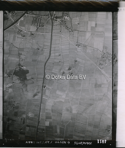 Luchtfoto Meedhuizen uit de collectie Kadaster WOII Luchtfoto's