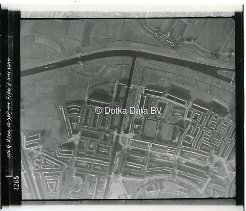 Luchtfoto Groningen (1944) uit de collectie Kadaster WOII Luchtfoto's