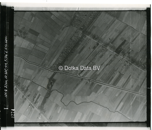 Luchtfoto Eelderwolde (1944) uit de collectie Kadaster WOII Luchtfoto's
