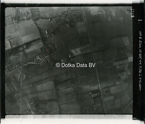 Luchtfoto Haren Gn (1944) uit de collectie Kadaster WOII Luchtfoto's