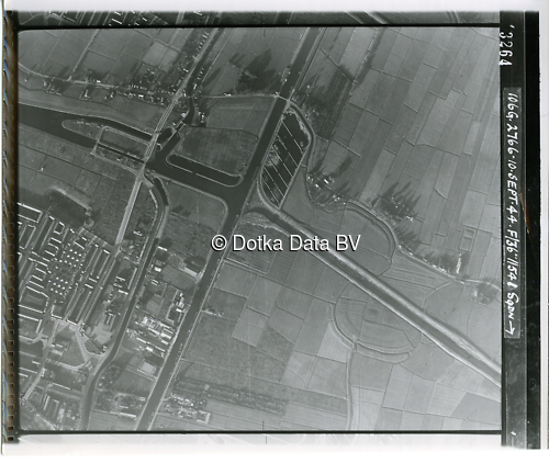 Luchtfoto Groningen (1944) uit de collectie Kadaster WOII Luchtfoto's