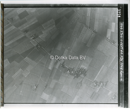 Luchtfoto Groningen (1944) uit de collectie Kadaster WOII Luchtfoto's