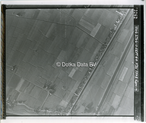 Luchtfoto Groningen (1944) uit de collectie Kadaster WOII Luchtfoto's