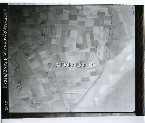 Luchtfoto Eemshaven (1944) uit de collectie Kadaster WOII Luchtfoto's