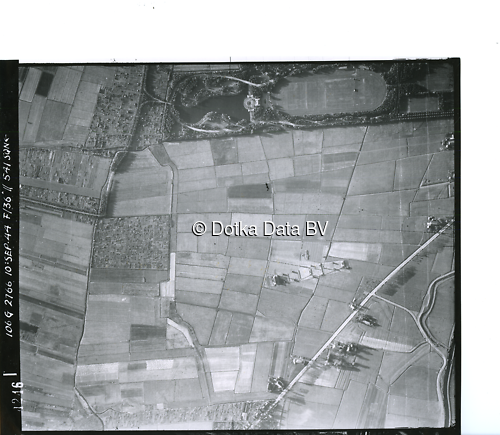 Luchtfoto Groningen (1944) uit de collectie Kadaster WOII Luchtfoto's