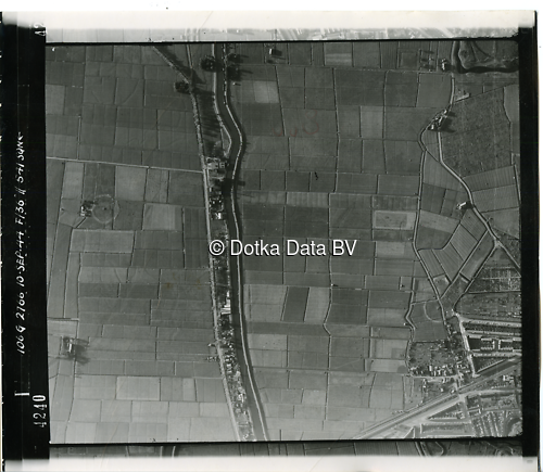 Luchtfoto Groningen (1944) uit de collectie Kadaster WOII Luchtfoto's