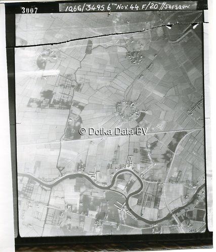 Luchtfoto Delfzijl uit de collectie Kadaster WOII Luchtfoto's