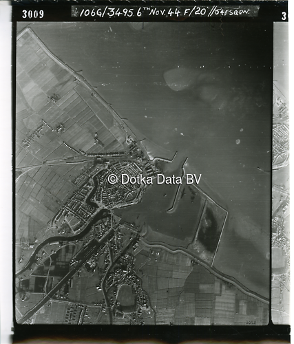 Luchtfoto Delfzijl uit de collectie Kadaster WOII Luchtfoto's