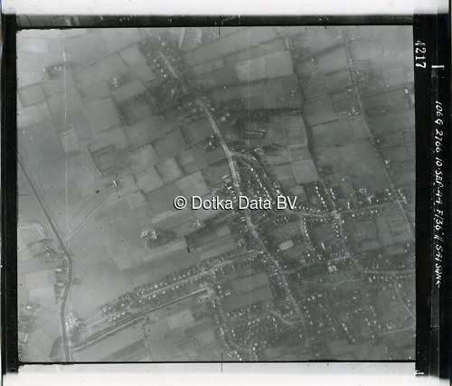 Luchtfoto Haren Gn (1944) uit de collectie Kadaster WOII Luchtfoto's