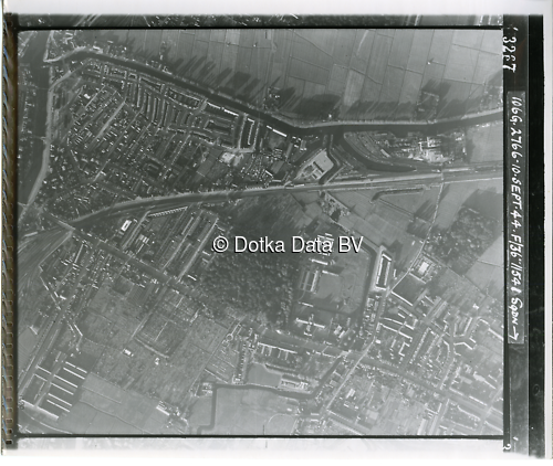 Luchtfoto Groningen (1944) uit de collectie Kadaster WOII Luchtfoto's