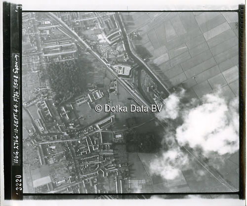 Luchtfoto Groningen (1944) uit de collectie Kadaster WOII Luchtfoto's