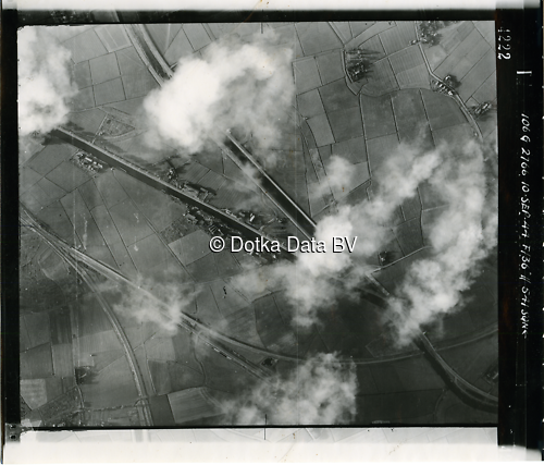 Luchtfoto Groningen (1944) uit de collectie Kadaster WOII Luchtfoto's