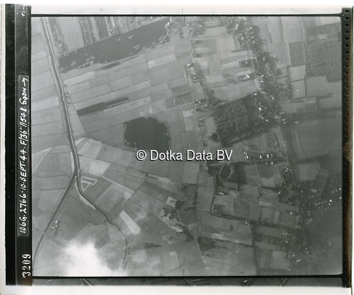 Luchtfoto Haren Gn (1944) uit de collectie Kadaster WOII Luchtfoto's