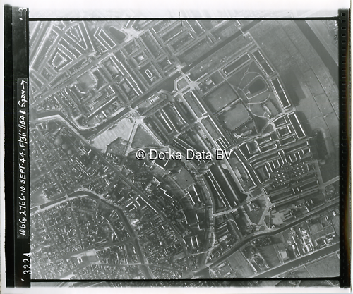 Luchtfoto Groningen (1944) uit de collectie Kadaster WOII Luchtfoto's
