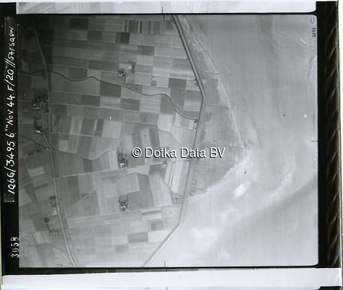 Luchtfoto Eemshaven (1944) uit de collectie Kadaster WOII Luchtfoto's