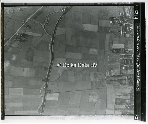 Luchtfoto Groningen (1944) uit de collectie Kadaster WOII Luchtfoto's