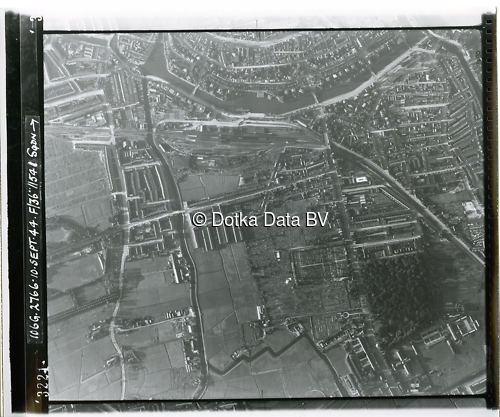 Luchtfoto Groningen (1944) uit de collectie Kadaster WOII Luchtfoto's